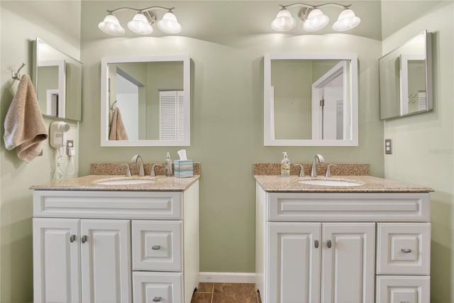 1111 GOLFVIEW WOODS DRIVE 1111, Sun City Center, FL 33573