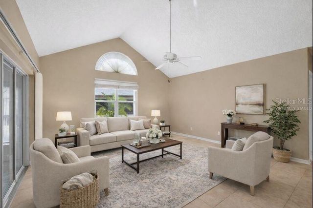 1111 GOLFVIEW WOODS DRIVE 1111, Sun City Center, FL 33573