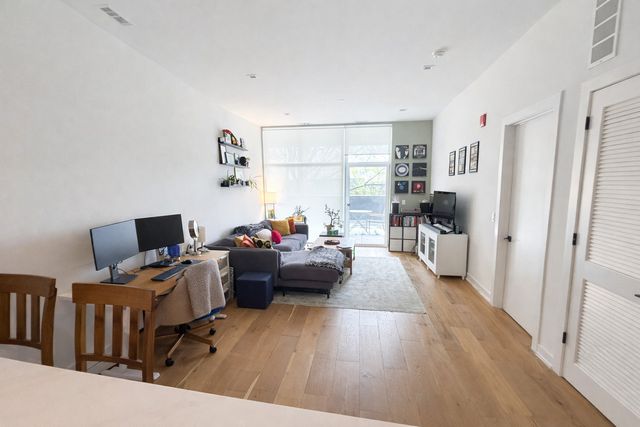 4513 N CLARK Street 203, Chicago, IL 60640