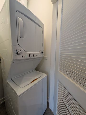 4513 N CLARK Street 203, Chicago, IL 60640