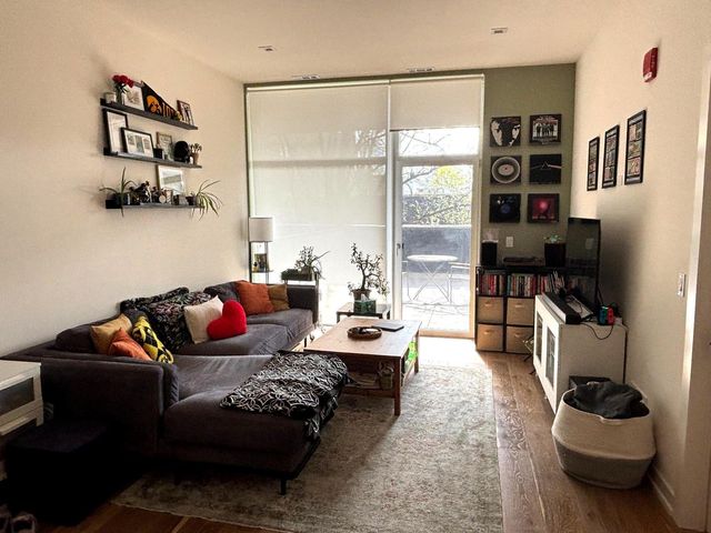 4513 N CLARK Street 203, Chicago, IL 60640