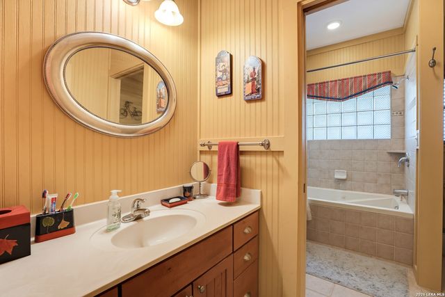 928 PEBBLE BEACH RD, Lakehills, TX 78063