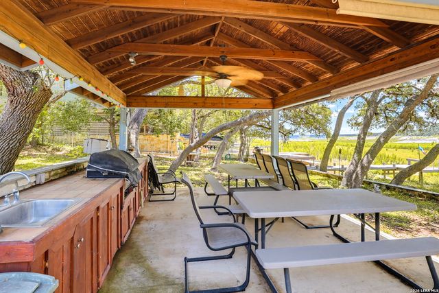 928 PEBBLE BEACH RD, Lakehills, TX 78063
