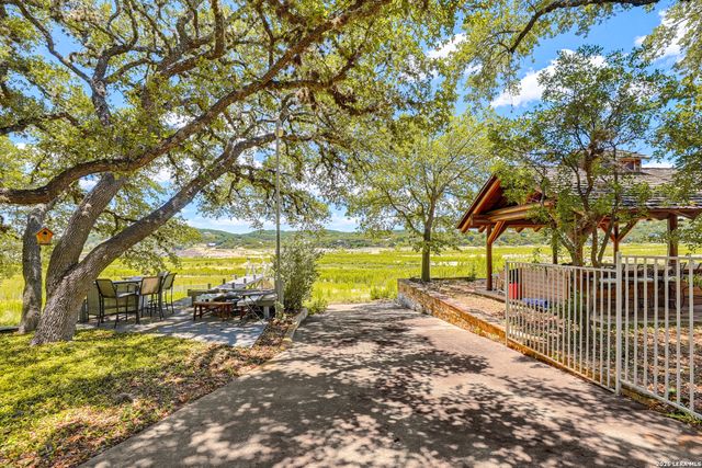 928 PEBBLE BEACH RD, Lakehills, TX 78063