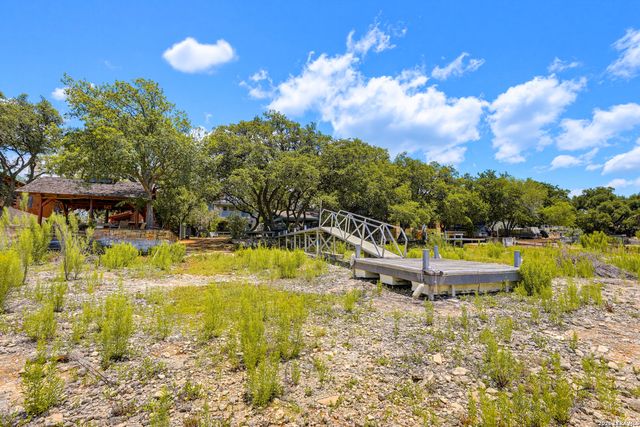 928 PEBBLE BEACH RD, Lakehills, TX 78063