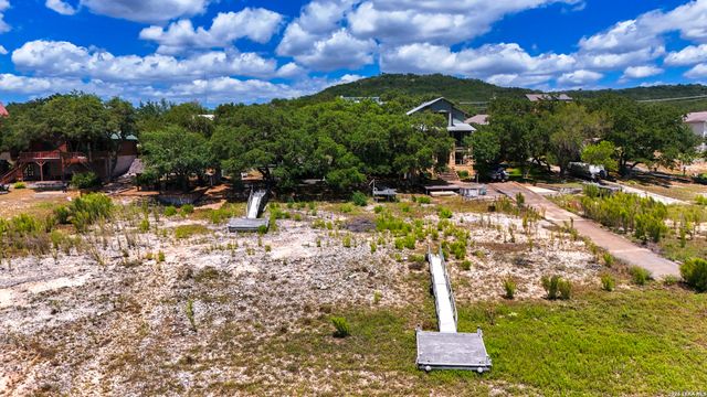 928 PEBBLE BEACH RD, Lakehills, TX 78063