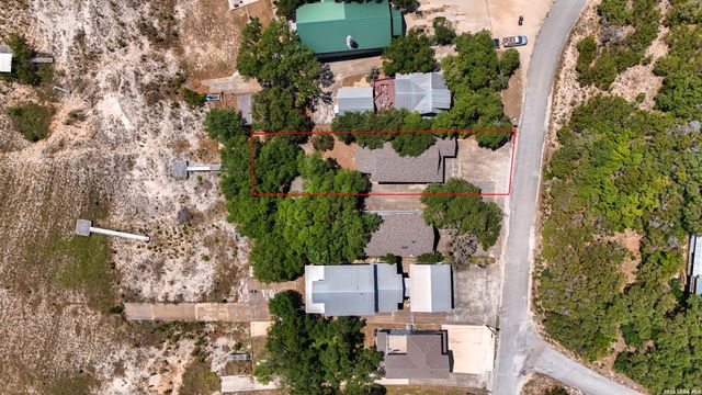 928 PEBBLE BEACH RD, Lakehills, TX 78063