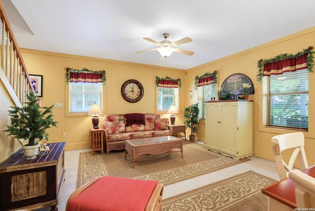 928 PEBBLE BEACH RD, Lakehills, TX 78063