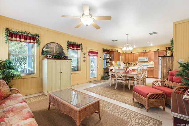 928 PEBBLE BEACH RD, Lakehills, TX 78063