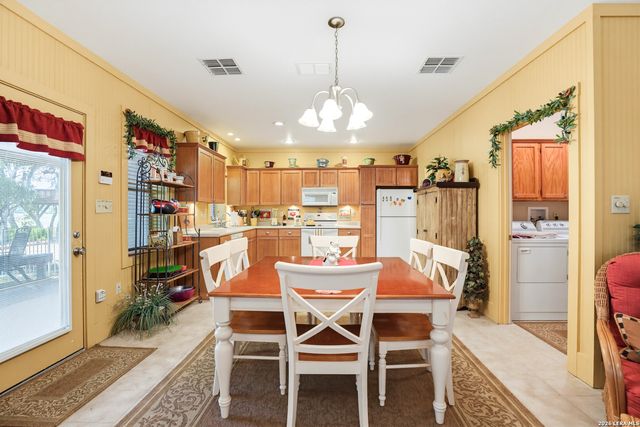 928 PEBBLE BEACH RD, Lakehills, TX 78063