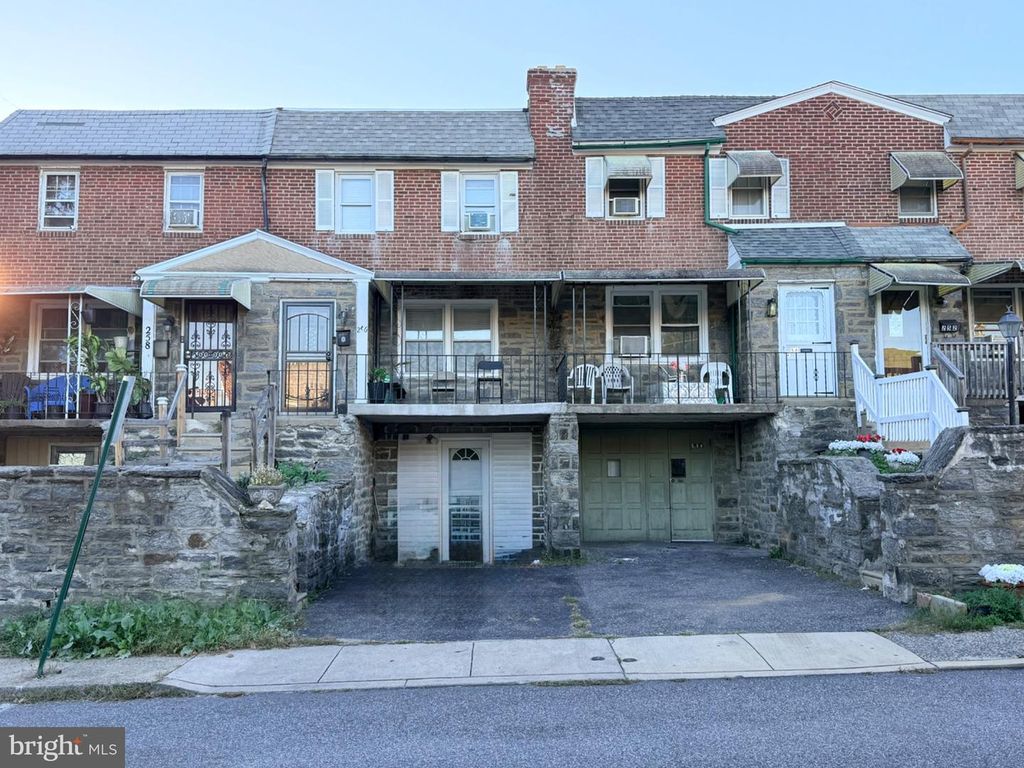 256 GLENDALE RD, UPPER DARBY, PA 19082 — exterior