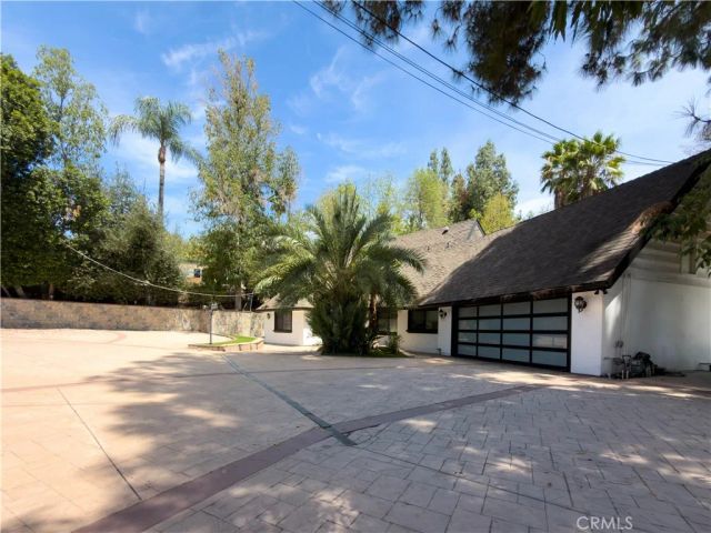 5836 Winnetka Avenue, Woodland Hills, CA 91367