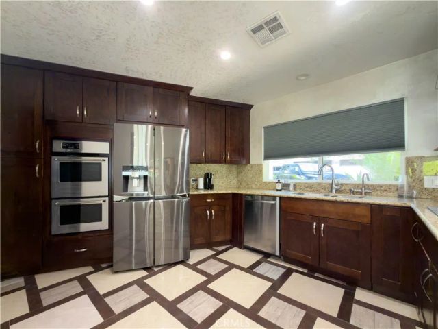 5836 Winnetka Avenue, Woodland Hills, CA 91367