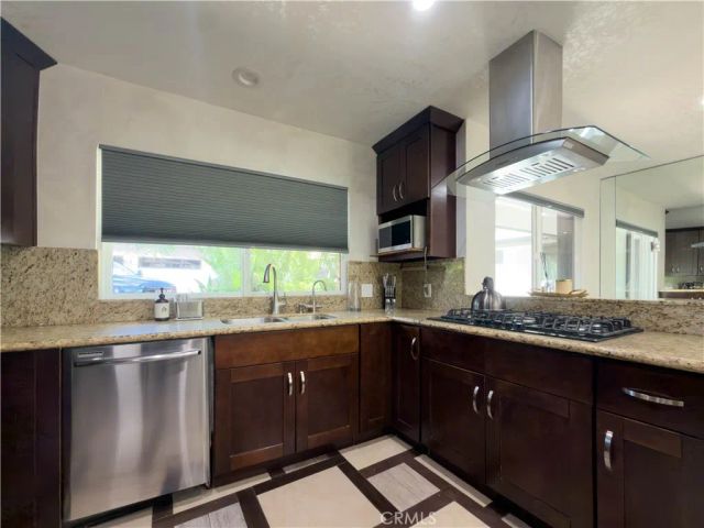 5836 Winnetka Avenue, Woodland Hills, CA 91367