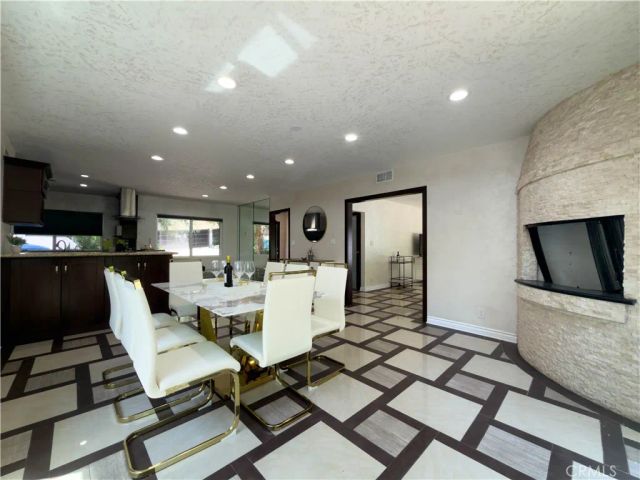 5836 Winnetka Avenue, Woodland Hills, CA 91367