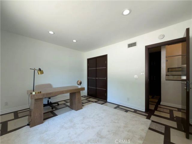 5836 Winnetka Avenue, Woodland Hills, CA 91367