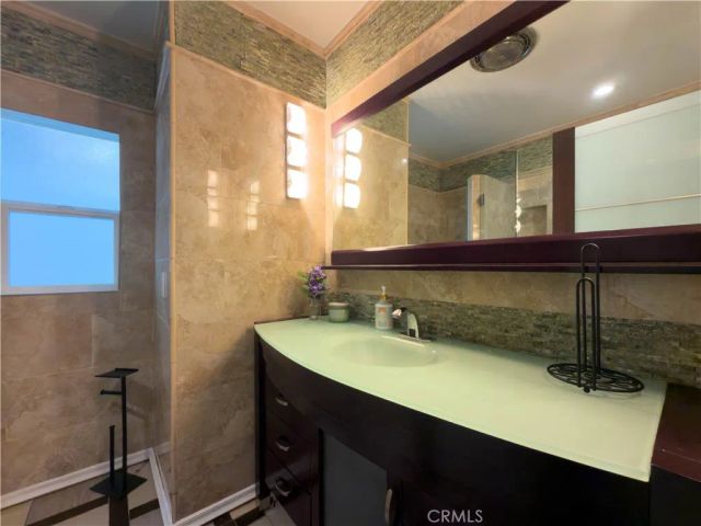 5836 Winnetka Avenue, Woodland Hills, CA 91367
