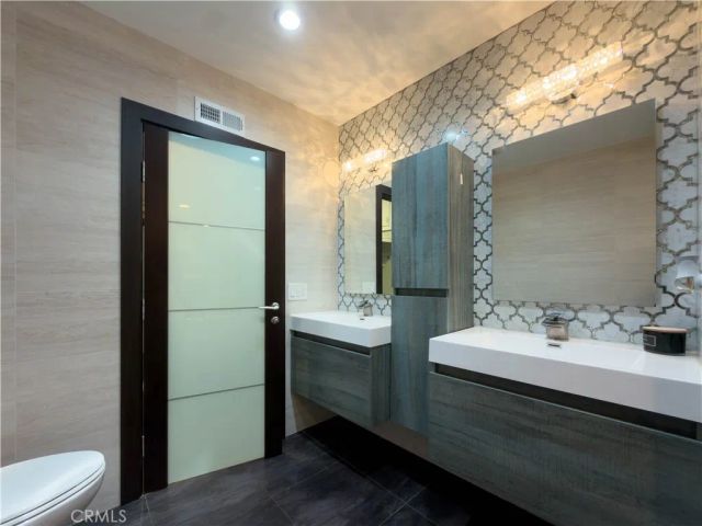 5836 Winnetka Avenue, Woodland Hills, CA 91367