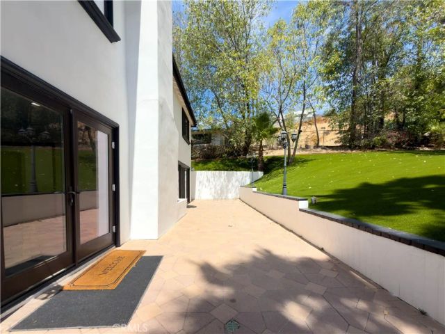 5836 Winnetka Avenue, Woodland Hills, CA 91367