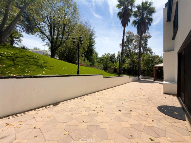 5836 Winnetka Avenue, Woodland Hills, CA 91367