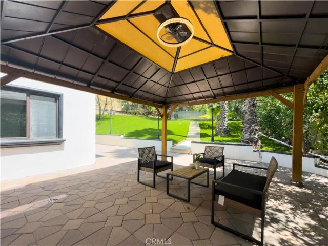 5836 Winnetka Avenue, Woodland Hills, CA 91367