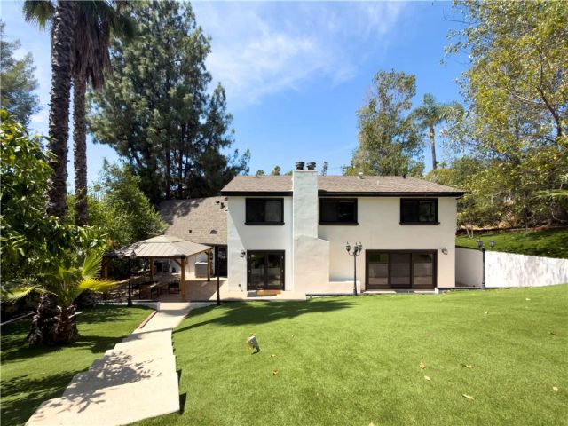 5836 Winnetka Avenue, Woodland Hills, CA 91367