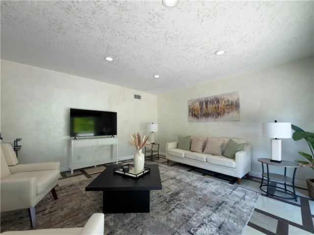 5836 Winnetka Avenue, Woodland Hills, CA 91367