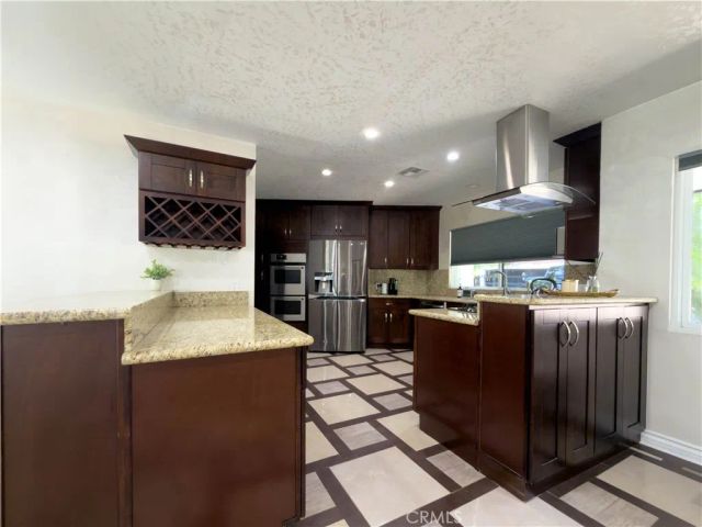 5836 Winnetka Avenue, Woodland Hills, CA 91367
