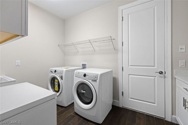 8685 Dilillo CT, Naples, FL 34119