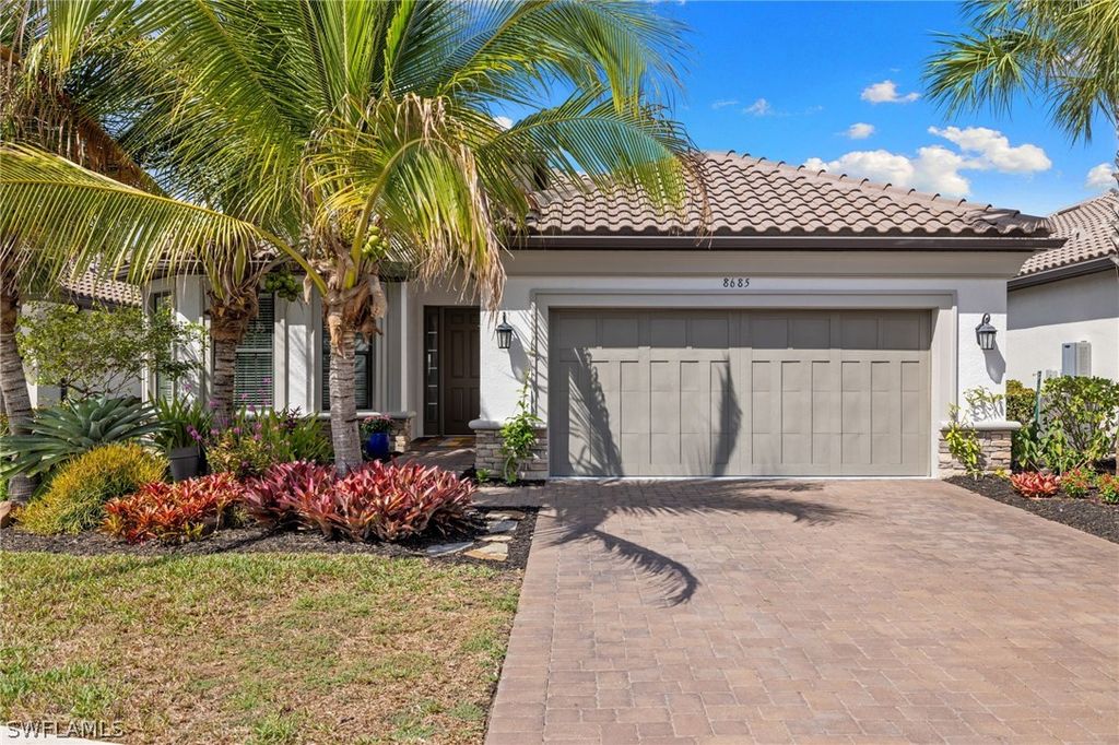 8685 Dilillo CT, Naples, FL 34119