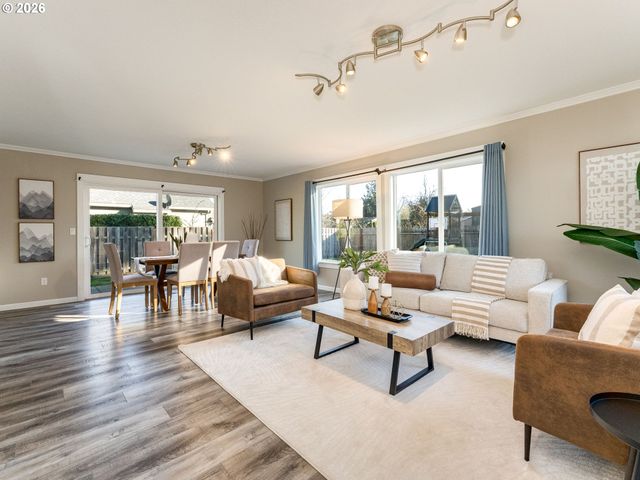 672 S FIR St, Canby, OR 97013