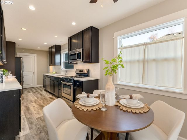 672 S FIR St, Canby, OR 97013