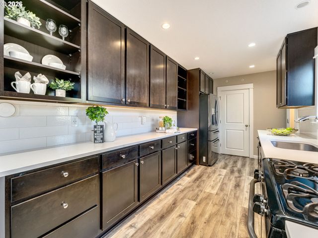 672 S FIR St, Canby, OR 97013