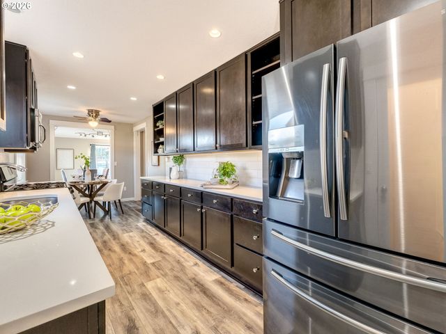 672 S FIR St, Canby, OR 97013