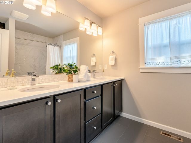 672 S FIR St, Canby, OR 97013