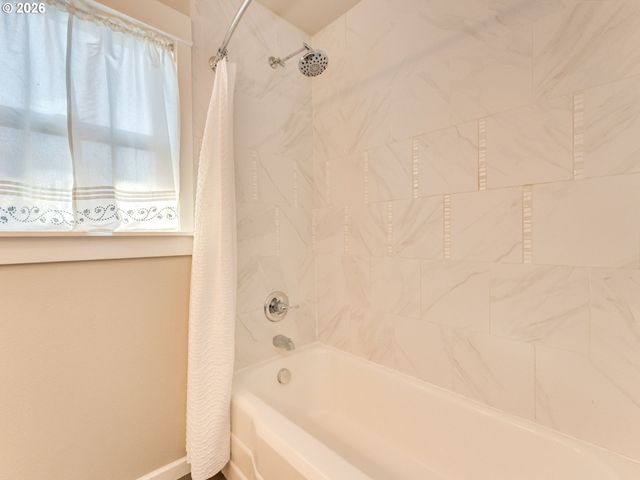 672 S FIR St, Canby, OR 97013