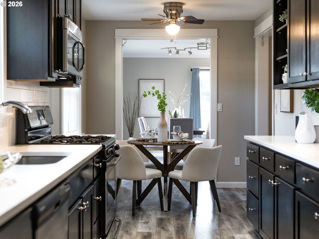 672 S FIR St, Canby, OR 97013