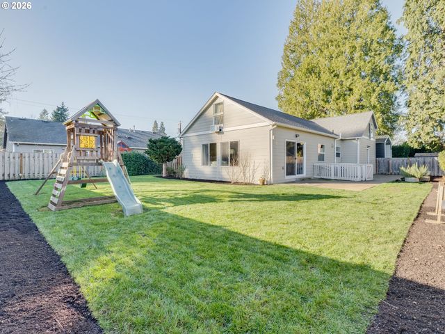 672 S FIR St, Canby, OR 97013