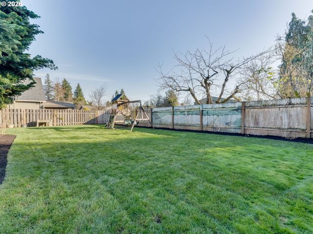 672 S FIR St, Canby, OR 97013