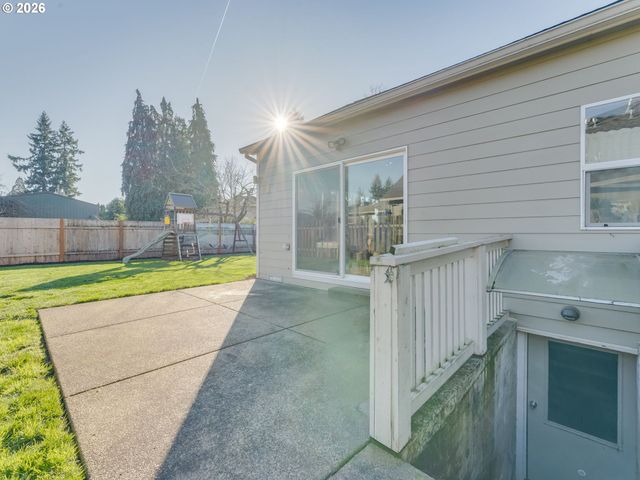 672 S FIR St, Canby, OR 97013