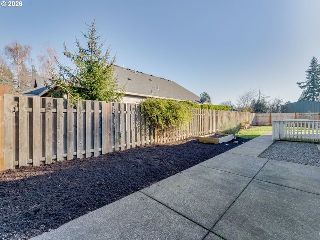 672 S FIR St, Canby, OR 97013