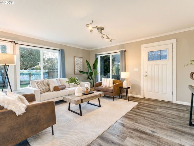 672 S FIR St, Canby, OR 97013