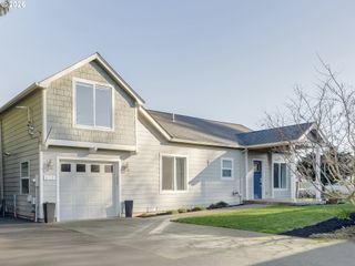 672 S FIR St, Canby, OR 97013