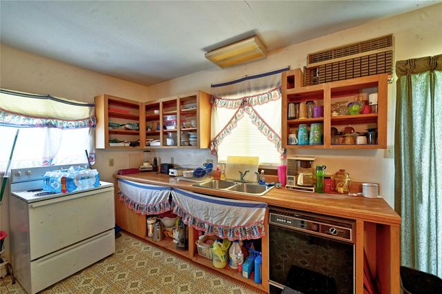 81 E Bishop Road, Point Blank, TX 77364
