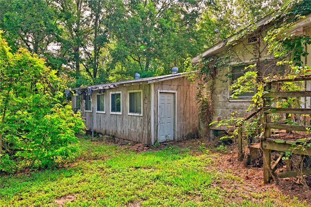 81 E Bishop Road, Point Blank, TX 77364