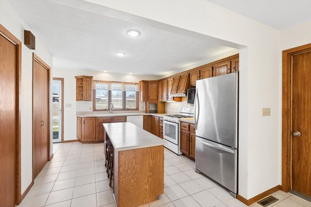 1127 15th Street, Dewitt, IA 52742