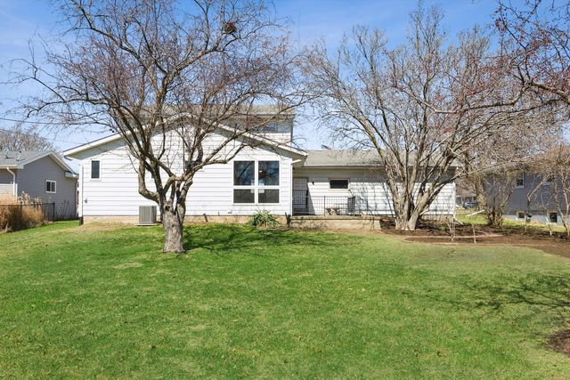 1127 15th Street, Dewitt, IA 52742