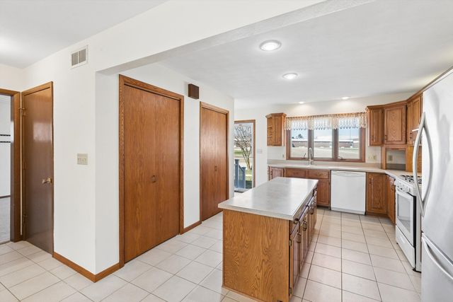 1127 15th Street, Dewitt, IA 52742