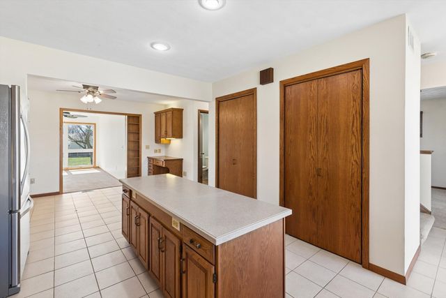 1127 15th Street, Dewitt, IA 52742