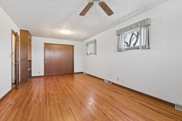 1127 15th Street, Dewitt, IA 52742